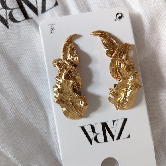 ZARA SPARKLY LEAF EARRINGS GOLD - Picture 4 of 6